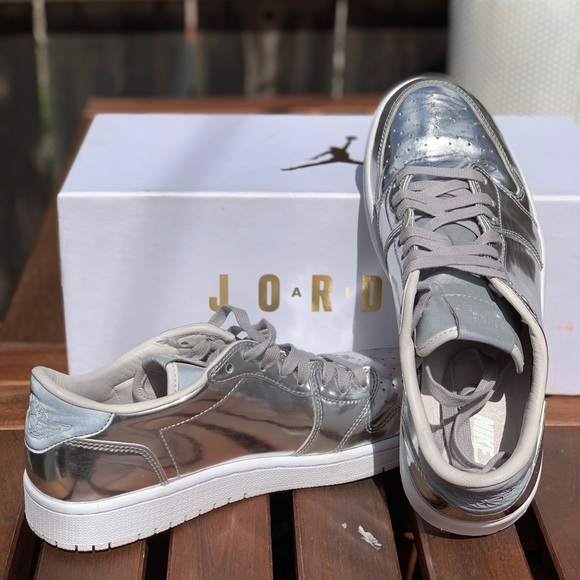 AIR JORDAN 1 RETRO LOW PINNACLE 'METALLIC SILVER' - Picture 1 of 10